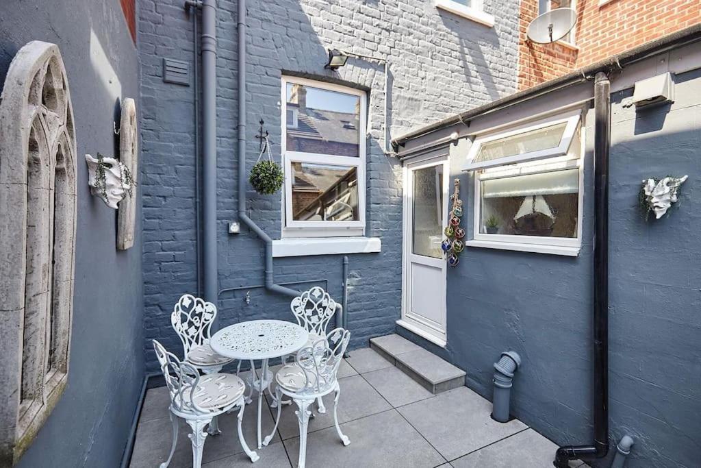 Sea Urchin Villa Whitby Exterior photo
